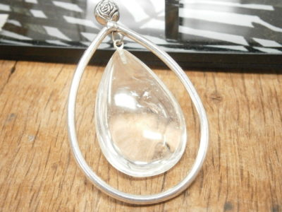 Collier sautoir pendentif goutte cristal de roche