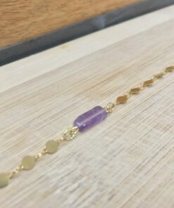 Bracelet chaîne acier maille dorée et pierre semi-précieuse améthyste