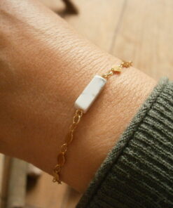Bracelet doré chaîne acier pierre semi-précieuse Howlite blanche