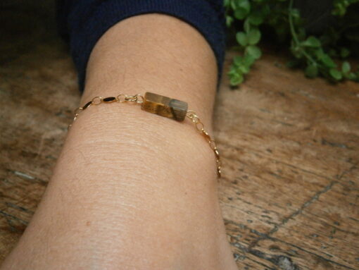 Bracelet doré chaîne acier et pierre semi-précieuse d’œil de tigre