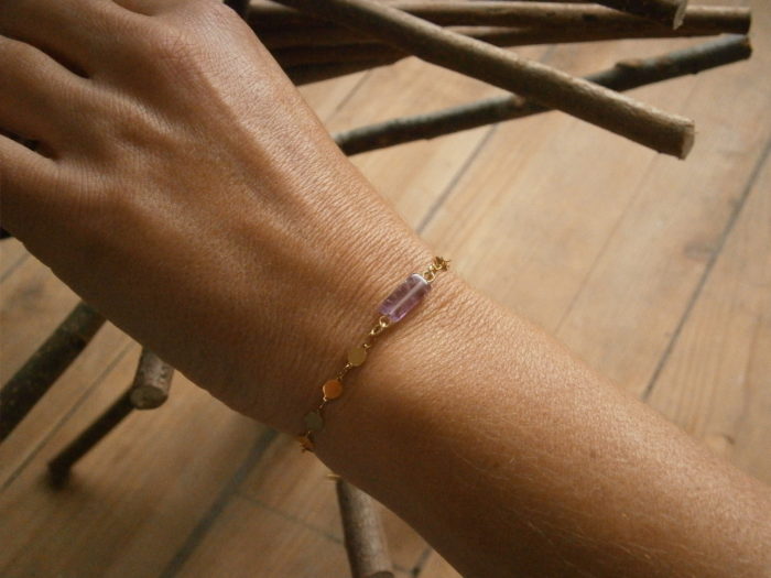 Bracelet doré chaîne acier doré et pierre naturelle d'améthyste