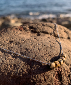 Collier perles pierres et acier doré Jaspe dalmatien